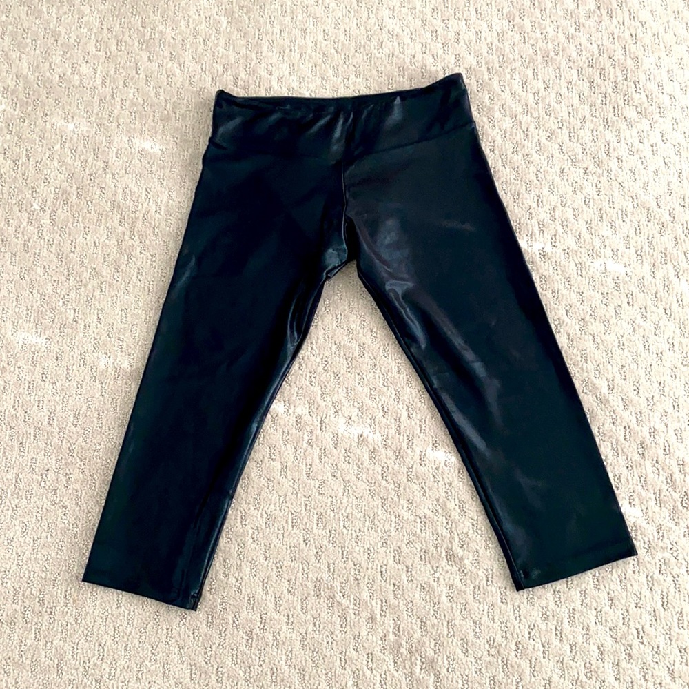 SUKI SHUFU Black Liquid Leather Cropped Leggings L